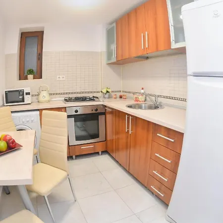 Spacious And Modern Close To Old *