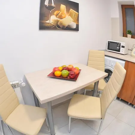 Spacious And Modern Close To Old *