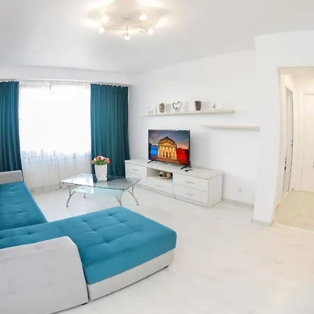 Spacious And Modern Close To Old City Apartment