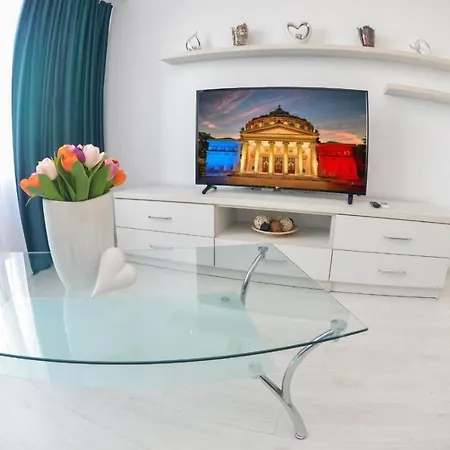 Spacious And Modern Close To Old * בוקרשט