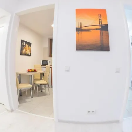Spacious And Modern Close To Old *